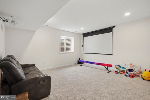 1223 HERSHEY LN, Lancaster, PA 17601