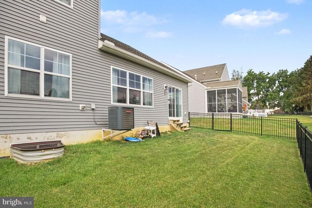 1223 HERSHEY LN, Lancaster, PA 17601