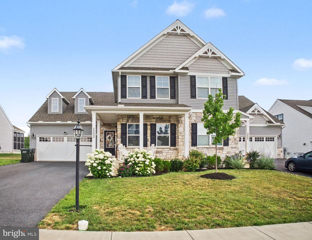 1223 HERSHEY LN, Lancaster, PA 17601