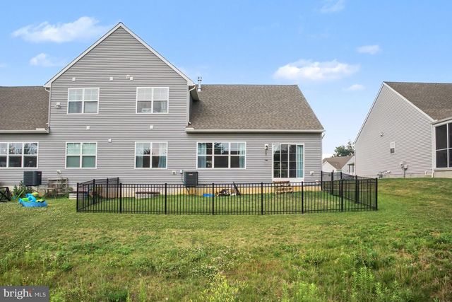 1223 HERSHEY LN, Lancaster, PA 17601