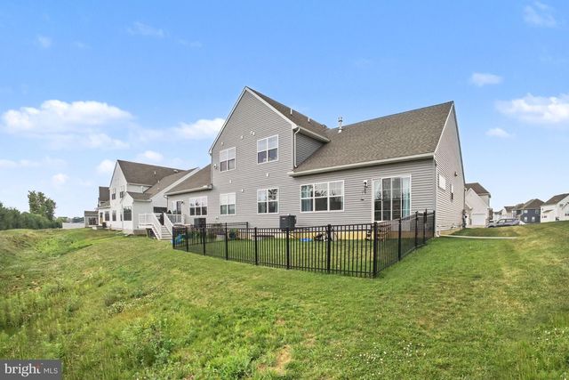 1223 HERSHEY LN, Lancaster, PA 17601