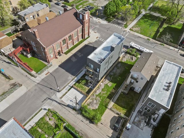 2700 W Jackson Boulevard, Chicago, IL 60612