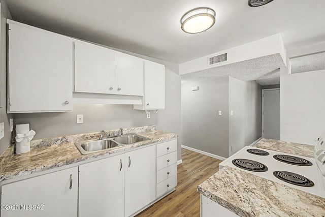 7902 E Winnepeg Drive, Tucson, AZ 85730