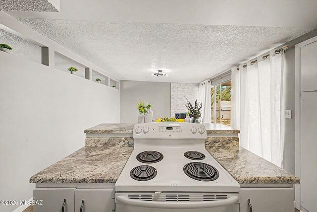 7902 E Winnepeg Drive, Tucson, AZ 85730