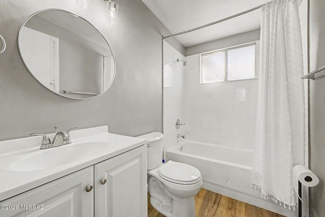 7902 E Winnepeg Drive, Tucson, AZ 85730