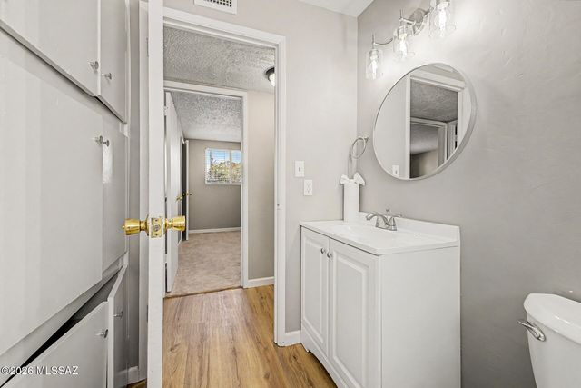 7902 E Winnepeg Drive, Tucson, AZ 85730