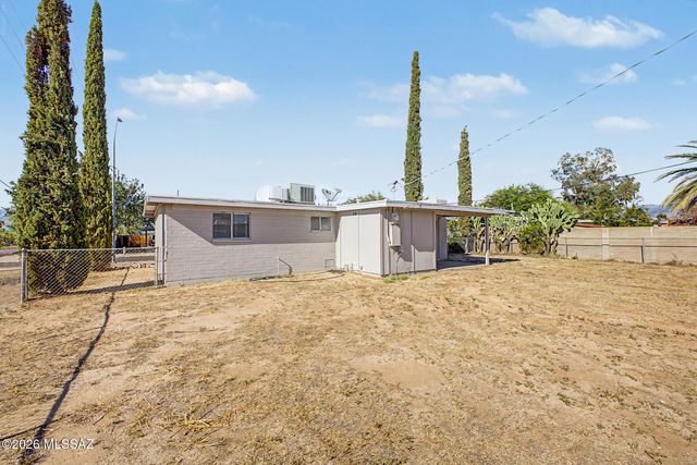 7902 E Winnepeg Drive, Tucson, AZ 85730