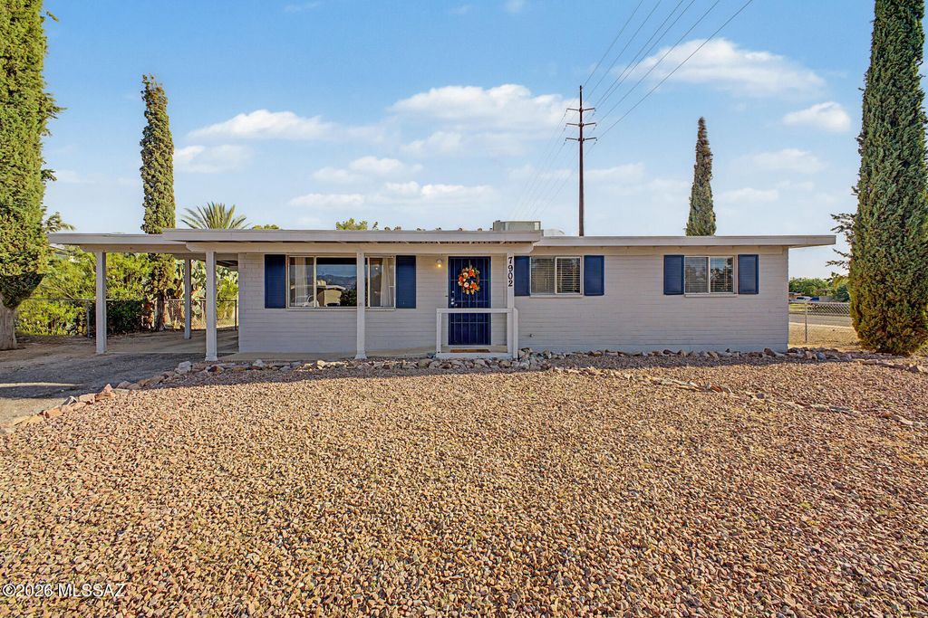 7902 E Winnepeg Drive, Tucson, AZ 85730