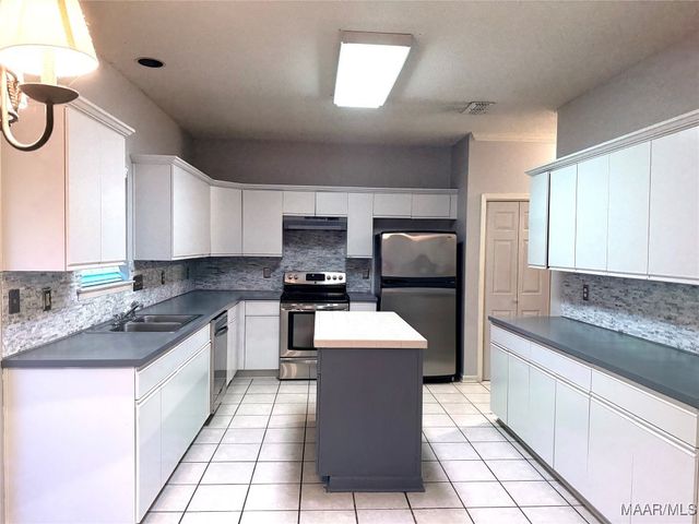 6121 Bell Road Manor, Montgomery, AL 36117