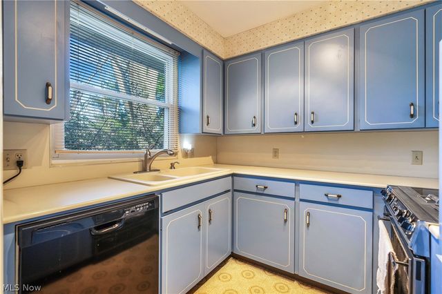 1381 Circle Hill Road SE, North Canton, OH 44720