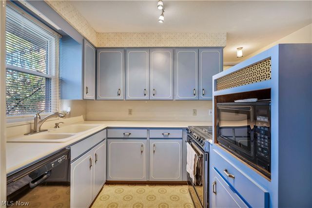 1381 Circle Hill Road SE, North Canton, OH 44720