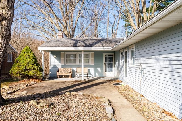 1381 Circle Hill Road SE, North Canton, OH 44720