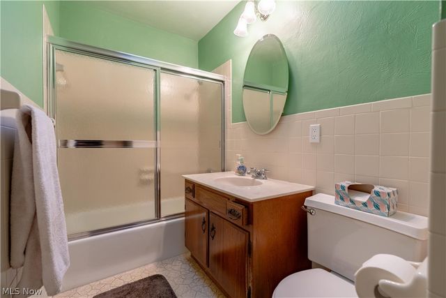 1381 Circle Hill Road SE, North Canton, OH 44720