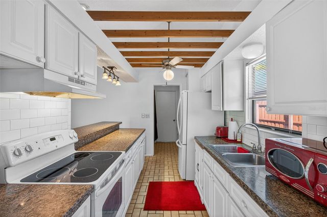 215 LAKE CHARLES COURT, Oldsmar, FL 34677