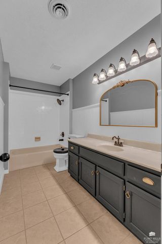 1716 Westbank Way, Manhattan, KS 66503