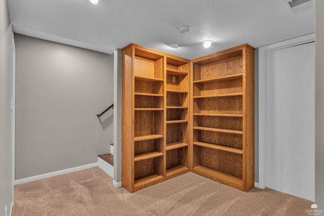 1716 Westbank Way, Manhattan, KS 66503