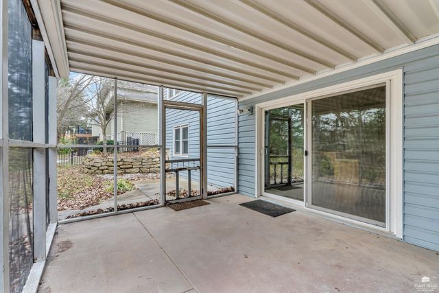 1716 Westbank Way, Manhattan, KS 66503