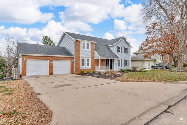 1716 Westbank Way, Manhattan, KS 66503