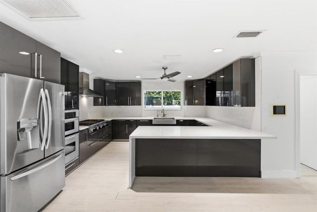 5900 Bayview Drive, Fort Lauderdale, FL 33308