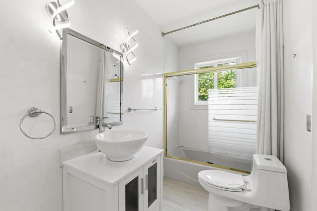 5900 Bayview Drive, Fort Lauderdale, FL 33308