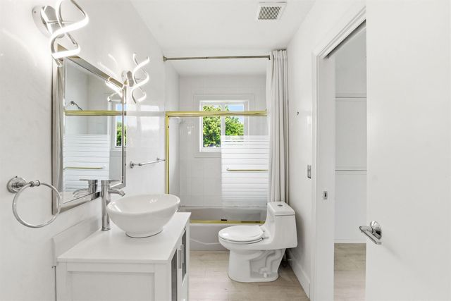 5900 Bayview Drive, Fort Lauderdale, FL 33308