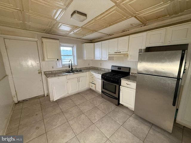 819 N CURLEY ST N, Baltimore, MD 21205