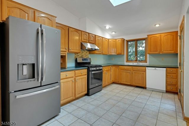 15 Camelot Way, Parsippany-troy Hills Twp., NJ 07054