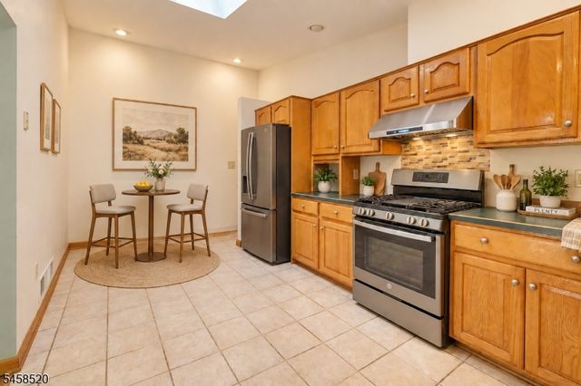 15 Camelot Way, Parsippany-troy Hills Twp., NJ 07054