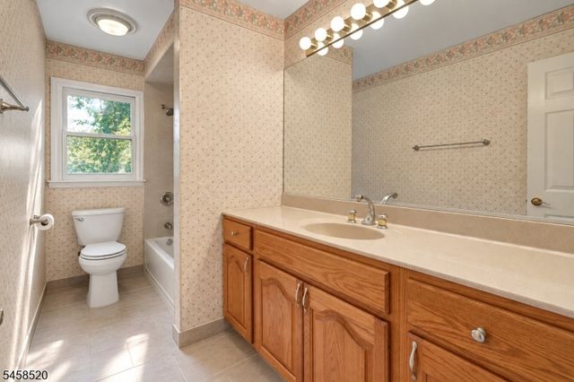 15 Camelot Way, Parsippany-troy Hills Twp., NJ 07054