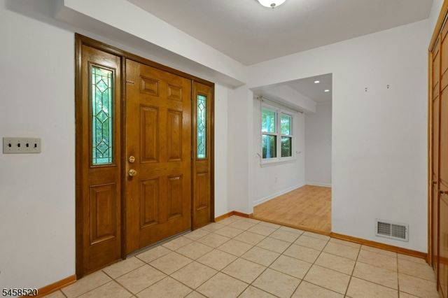 15 Camelot Way, Parsippany-troy Hills Twp., NJ 07054