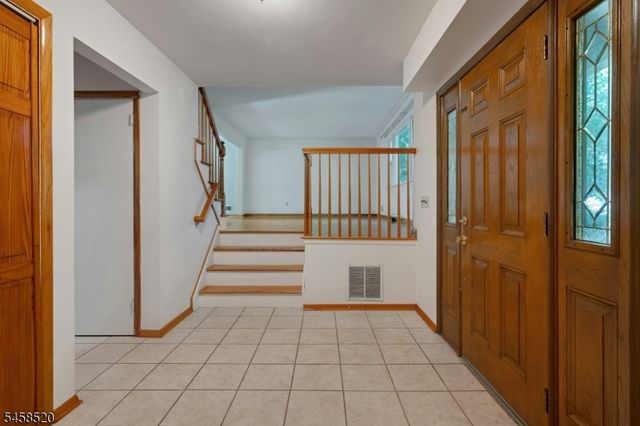 15 Camelot Way, Parsippany-troy Hills Twp., NJ 07054