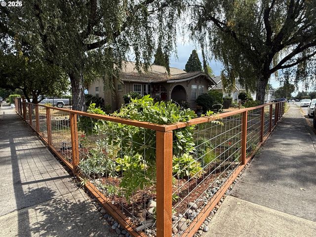 192 N VERNONIA Rd, St Helens, OR 97051