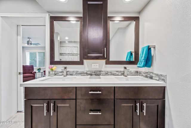 1105 W MESETO Avenue, Mesa, AZ 85210