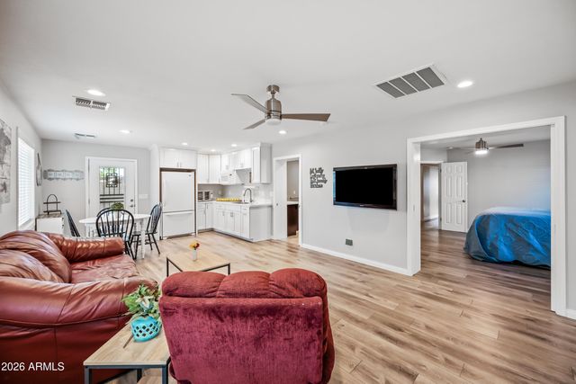 1105 W MESETO Avenue, Mesa, AZ 85210