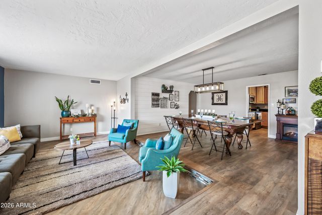 1105 W MESETO Avenue, Mesa, AZ 85210