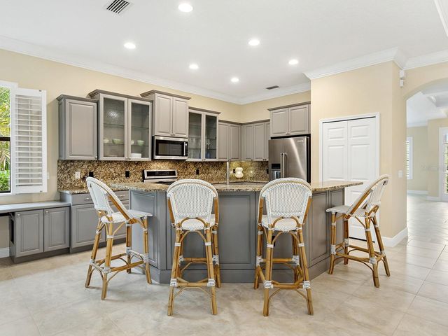 7210 LAKE FOREST GLEN, Lakewood Ranch, FL 34202