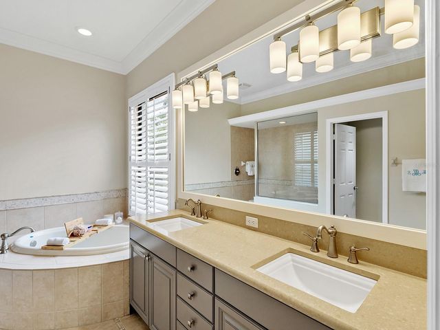 7210 LAKE FOREST GLEN, Lakewood Ranch, FL 34202