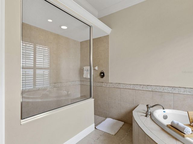 7210 LAKE FOREST GLEN, Lakewood Ranch, FL 34202