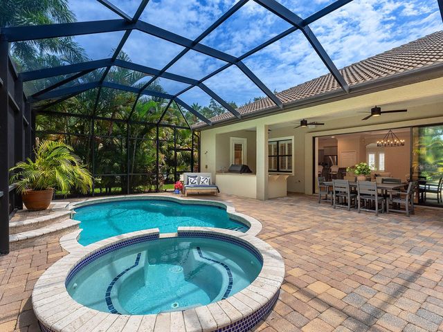 7210 LAKE FOREST GLEN, Lakewood Ranch, FL 34202