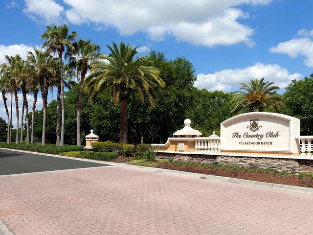 7210 LAKE FOREST GLEN, Lakewood Ranch, FL 34202