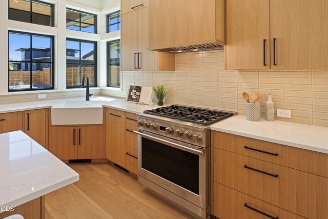 3333 NW Leavitt Lane 256, Bend, OR 97703