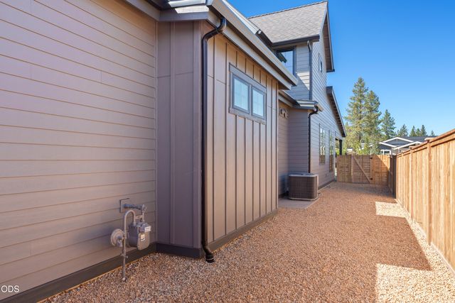 3333 NW Leavitt Lane 256, Bend, OR 97703