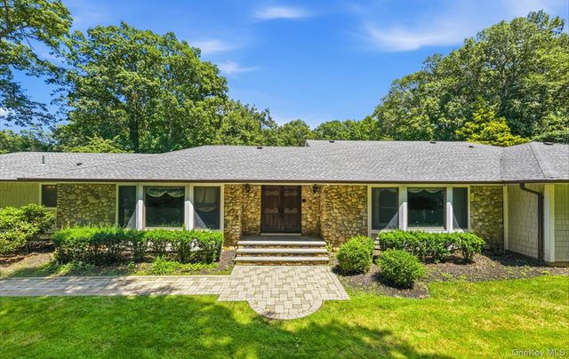 15 Tiber Road, Oyster Bay Cove, NY 11791