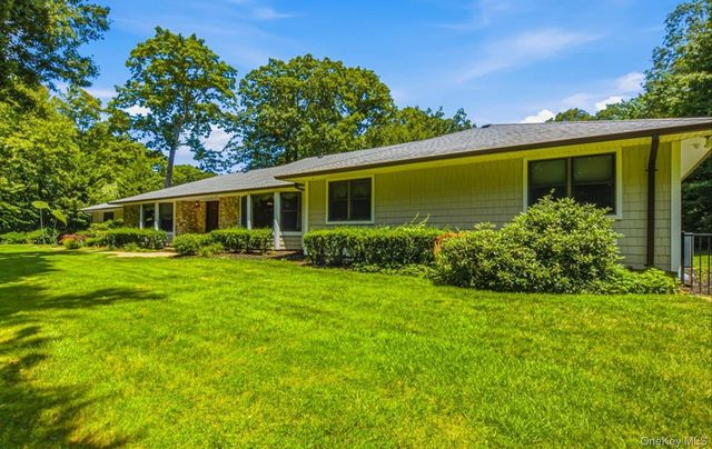15 Tiber Road, Oyster Bay Cove, NY 11791