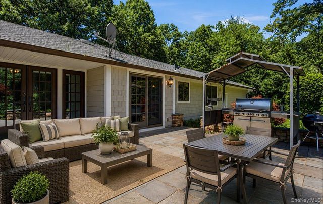 15 Tiber Road, Oyster Bay Cove, NY 11791