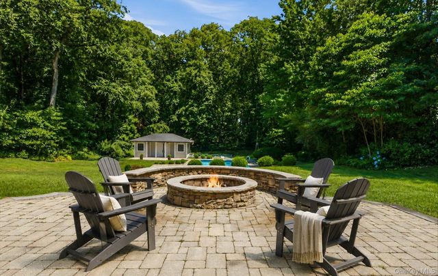 15 Tiber Road, Oyster Bay Cove, NY 11791