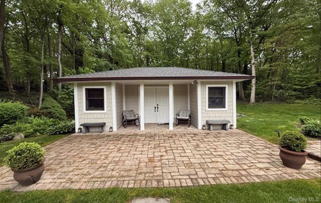 15 Tiber Road, Oyster Bay Cove, NY 11791