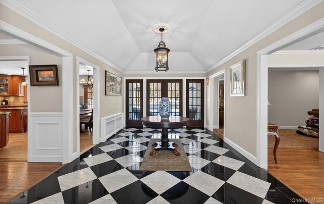 15 Tiber Road, Oyster Bay Cove, NY 11791