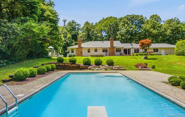 15 Tiber Road, Oyster Bay Cove, NY 11791