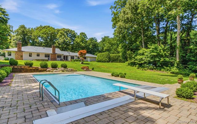 15 Tiber Road, Oyster Bay Cove, NY 11791